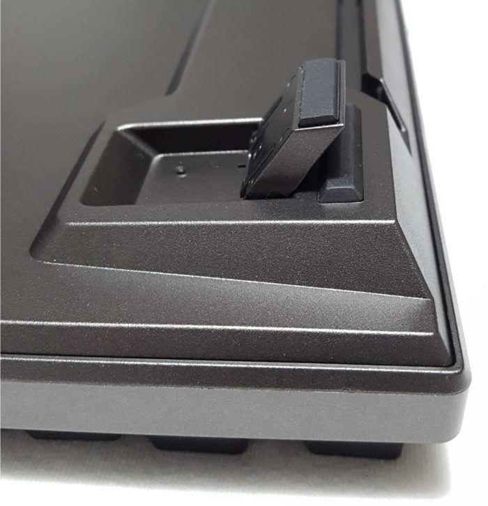 Large set of rubber tipped flip-out feet (2-stage design)