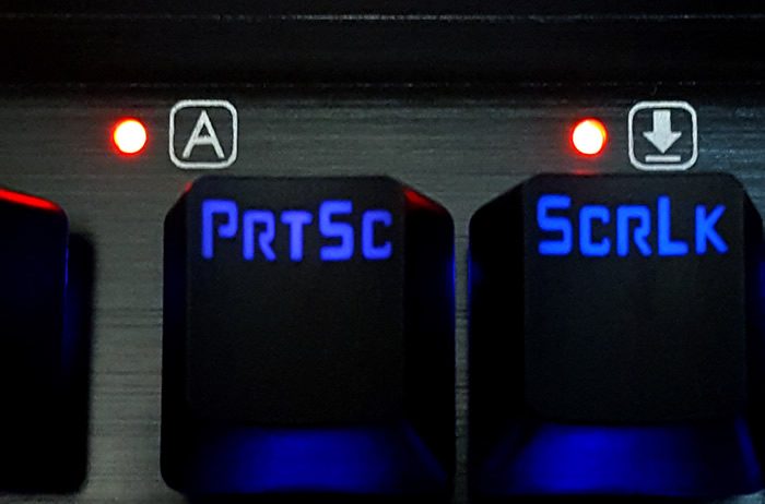 Red LED indicator lights for the Cap and Scroll lock.